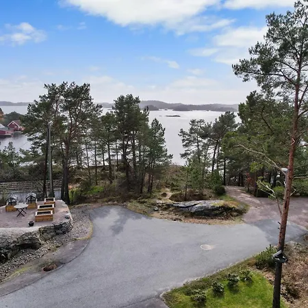 Seaside Serenity - With Sea Access, Langenes