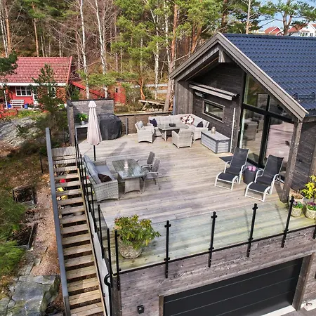 Seaside Serenity - With Sea Access, Langenes Kristiansand