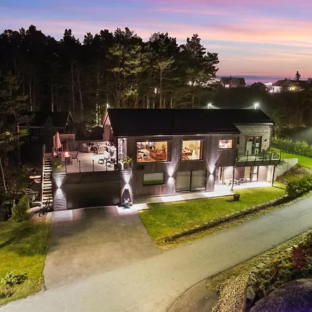 Seaside Serenity - With Sea Access, Langenes * Kristiansand