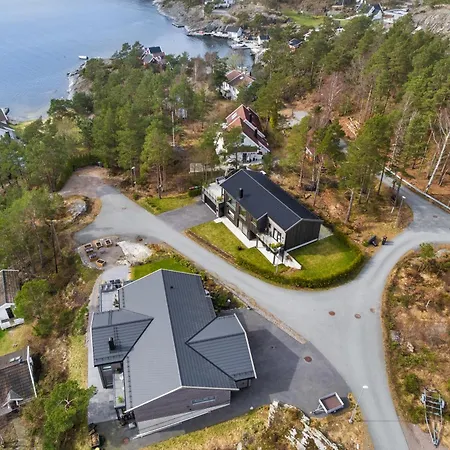 Seaside Serenity - With Sea Access, Langenes *